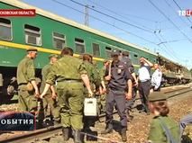 Полиция и служба спасения на месте столкновения поездов в Подмосковье 