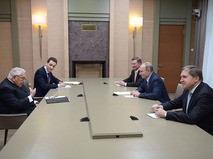 Президент России Владимир Путин и экс-госсекретарь США Генри Киссинджер во время встречи