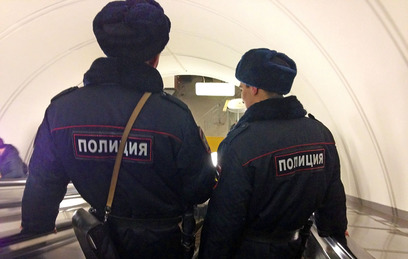 В московском метро студент разбил полицейскому голову разводным ключом