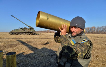 ВСУ продолжают отвод техники и отвергают обвинения в обстреле Донецка