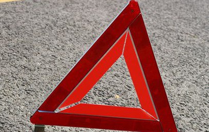 Автобус без водителя врезался в светофор на юге Москвы