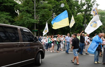 В Киеве прошли акции протеста в принадлежащих Порошенко магазинах
