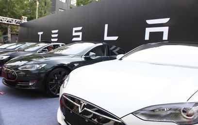 Tesla отзывает все проданные автомобили Model S