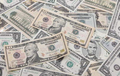 Биржевой курс доллара снизился до 64,53 рубля