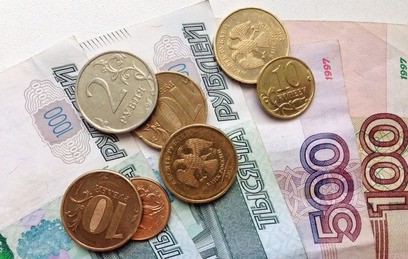 Реальные доходы россиян в феврале упали почти на 7%