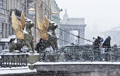 Сильный снегопад накрыл Санкт-Петербург
