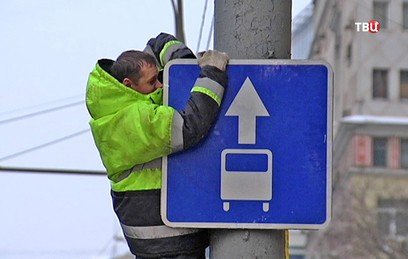 На Садовом кольце рядом с метро "Курская" убрали выделенную полосу