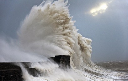 Мощный ураган обрушился на юг Великобритании