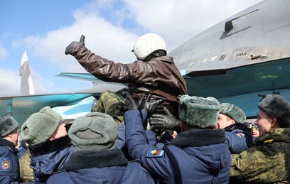 Звено бомбардировщиков Су-24М вернулось из Сирии на авиабазу на Урале