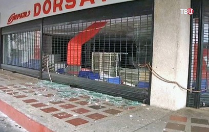 Протесты в Венесуэле против отключения электричества переросли в беспорядки