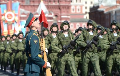 Атамбаев гордится вкладом киргистанцев в Победу над фашизмом
