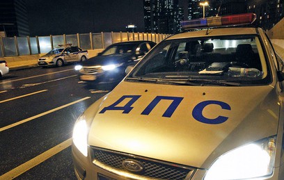 На западе Москвы Porsche Cayenne вылетел на тротуар и сбил пешехода