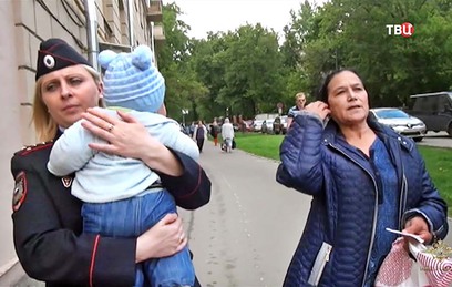 Сотрудники столичной полиции задержали подозреваемую в торговле ребенком