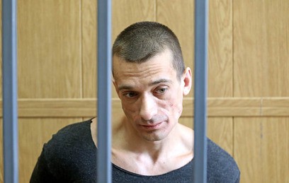 Павленский отказался платить штраф за дверь ФСБ