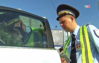 С начала года в Москве выявили почти тысячу случаев незаконной тонировки машин