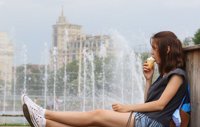 Как Москва переживает летний зной