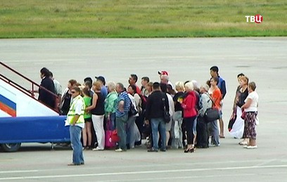 Пассажиры в Улан-Уде устроили бунт в самолете из-за дыма в салоне