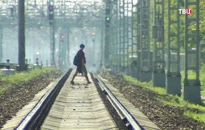 На станции "Карачарово" пассажиры ежедневно рискуют жизнью
