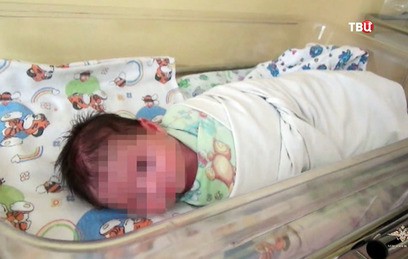 В Подмосковье мать бросила в саду младенца сразу после родов