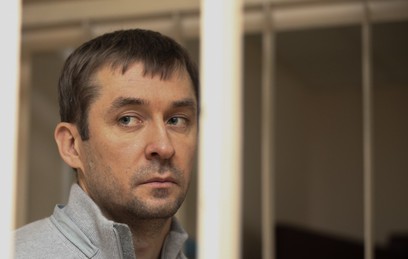 Прокурор: при обыске машины Захарченко нашли 13 млн рублей, $170 тысяч и €5 тысяч