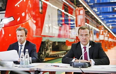 Медведев: поездки по железным дорогам должны быть комфортными, а билеты доступными