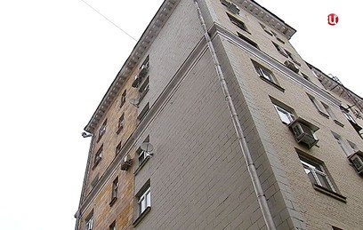 Жители дома на северо-западе Москвы переругались из-за цвета фасада