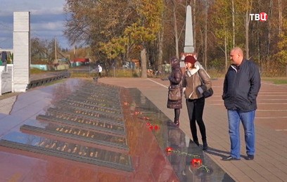 В Брянской области вспоминают расстрел жителей деревни Хацунь в 1941 году