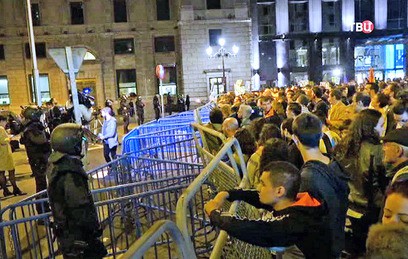 Тысячи жителей Мадрида протестуют против утверждения Рахоя премьером