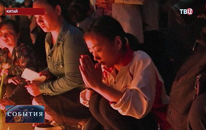 Теплоход'Звезда Востока подняли на поверхность и поставили на киль Теплоход'Звезда Востока подняли на поверхность и поставили на киль