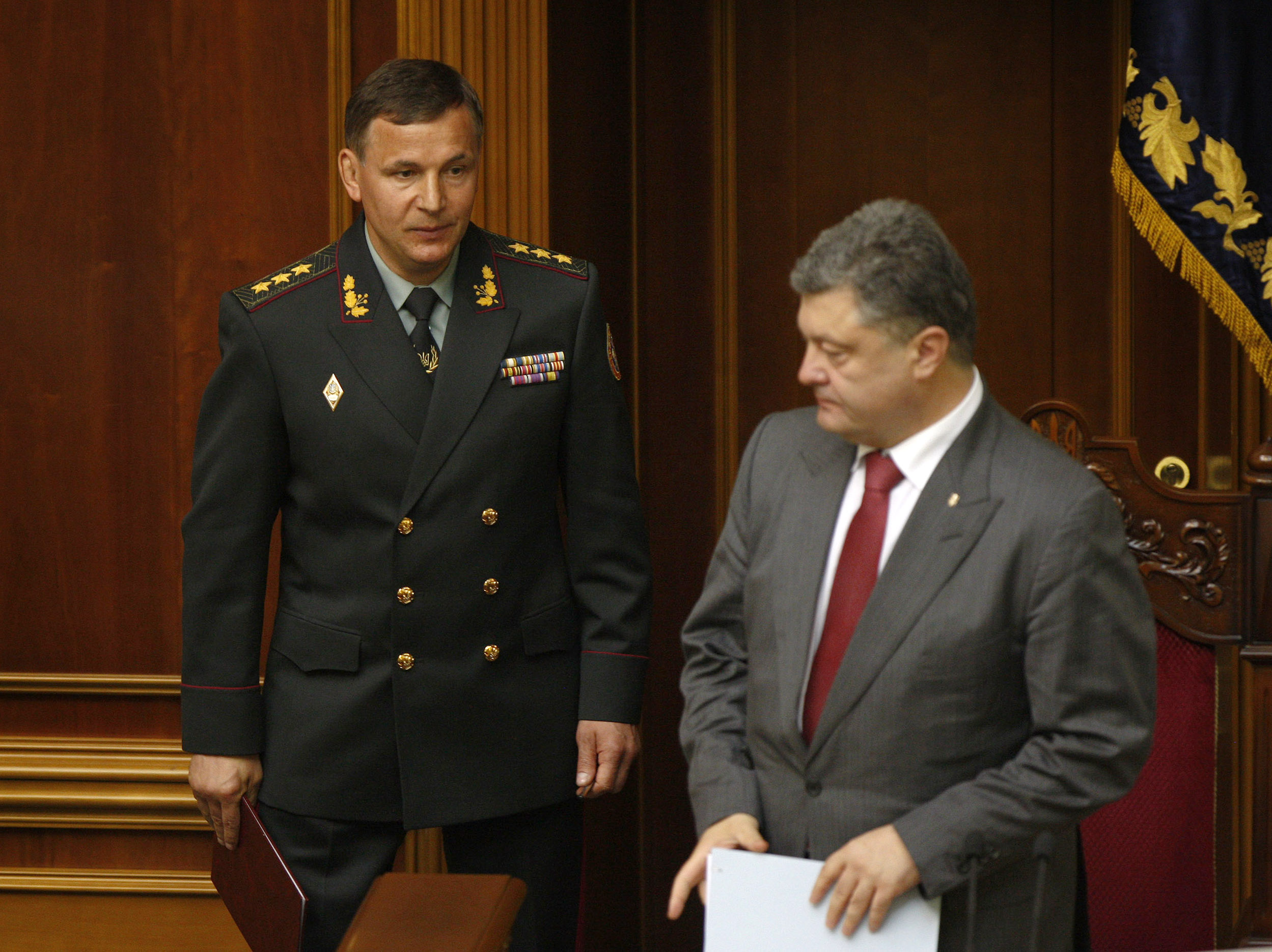 Назначенный министром обороны Украины Валерий Гелетей и президент Украины Петр Порошенко