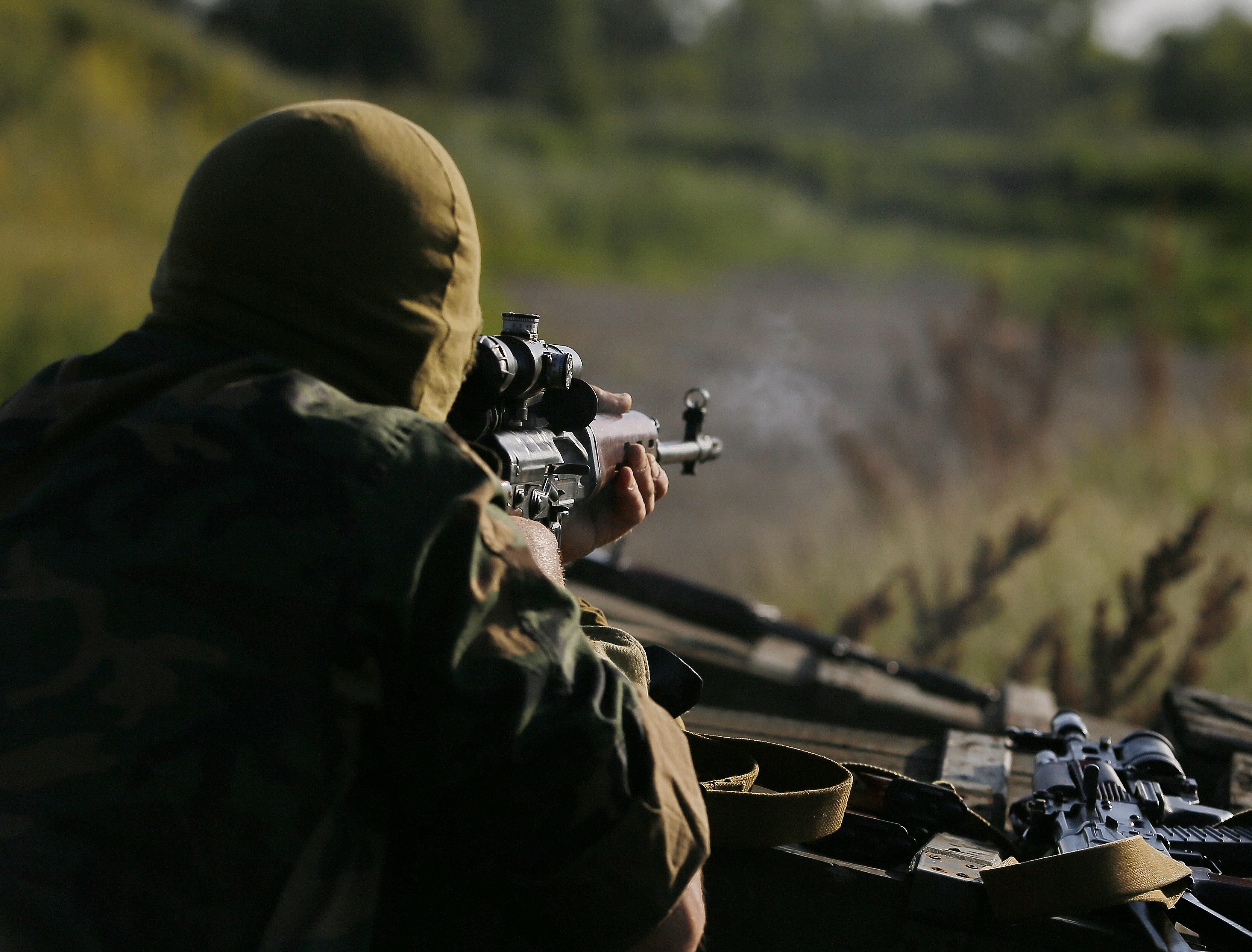 Народный ополченец на блокпосту Народный ополченец на блокпосту