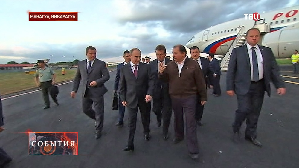 Президент Никарагуа Даниэль Ортега встречает в аэропорту президента Росии Владимира Путина