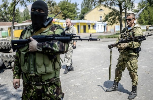 Народные ополченцы на блокпосту