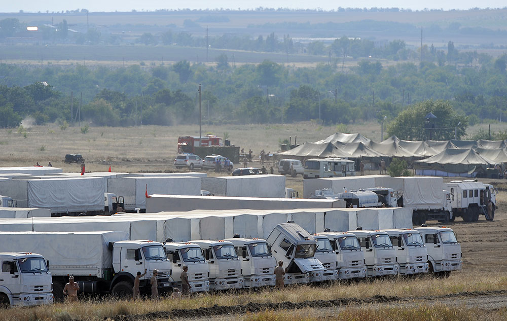 Колонна с гуманитарным грузом для юго-востока Украины в Ростовской области Колонна с гуманитарным грузом для юго-востока Украины в Ростовской области