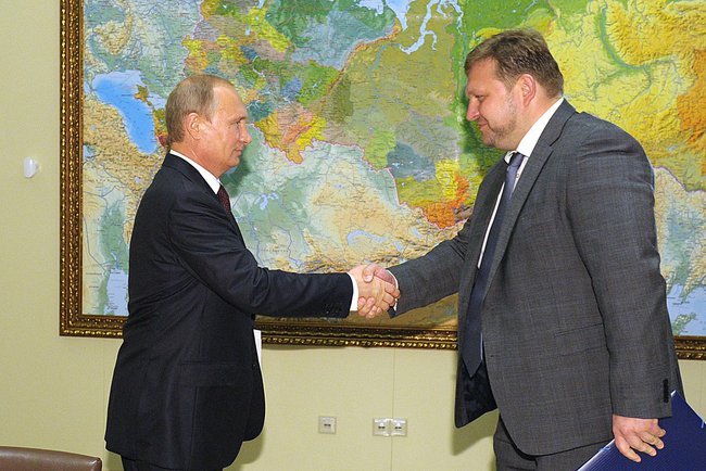 Президент России Владимир Путин и временно исполняющим обязанности губернатора Кировской области Никитой Белых