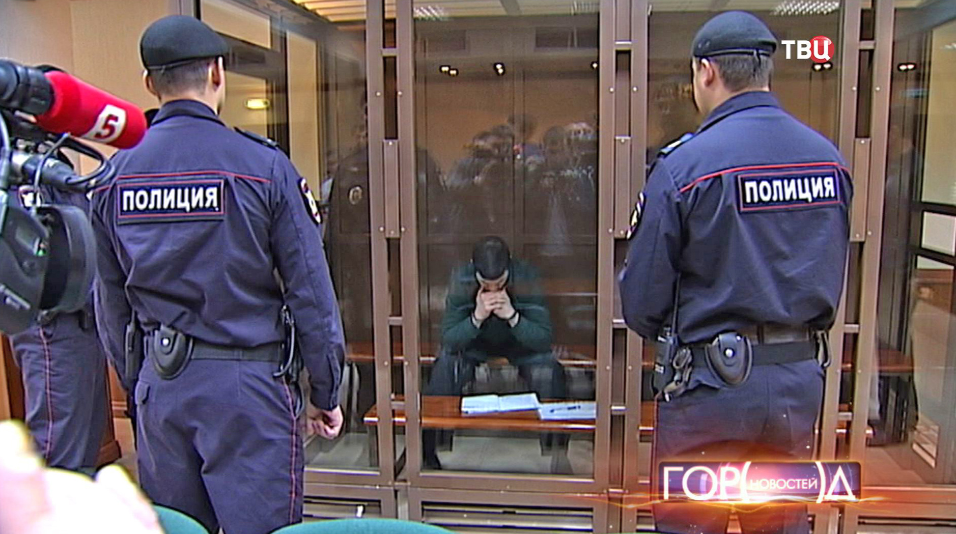 Никита Тихонов в зале суда Никита Тихонов в зале суда