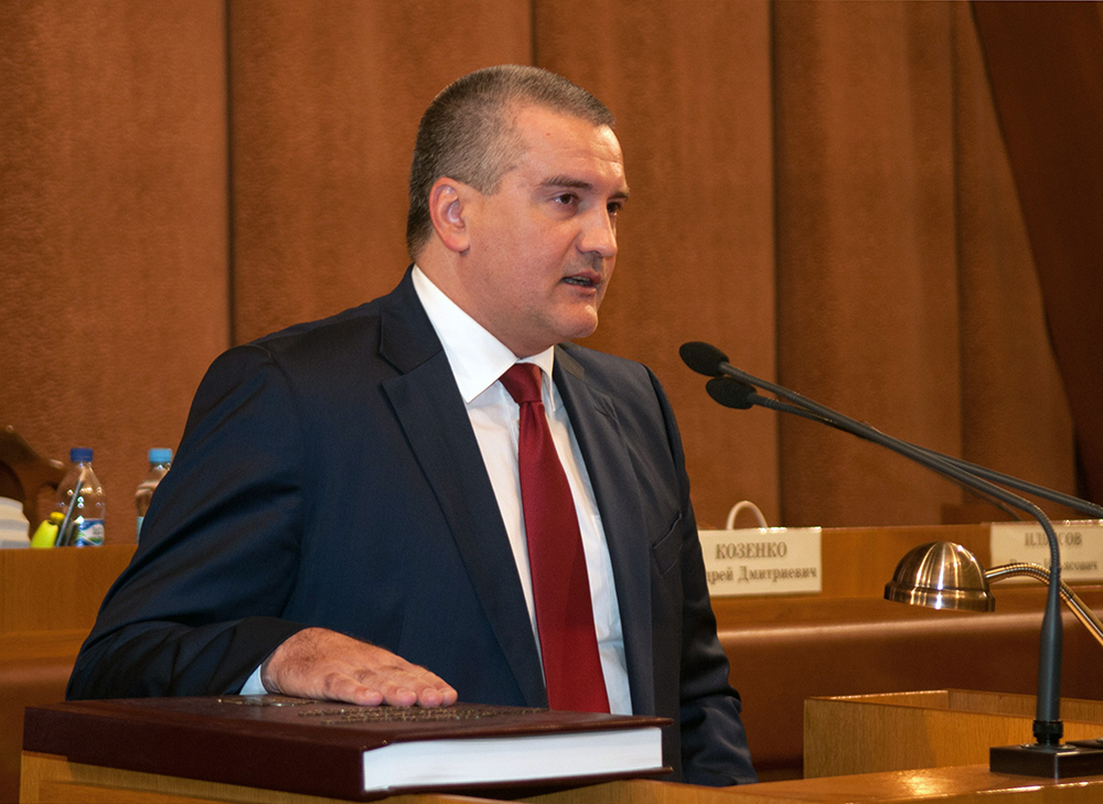 Избранный глава Крыма Сергей Аксенов во время церемонии инаугурации