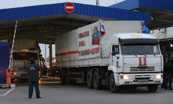 Грузовые автомобили с российской гуманитарной помощью для жителей Донбасса