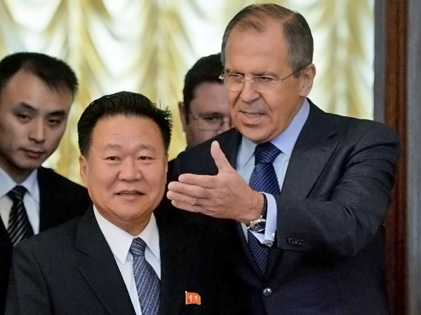 Министр иностранных дел России Сергей Лавров и член президиума политбюро центрального комитета Трудовой партии Кореи, секретарь ЦК ТПК Цой Рен Хэ Министр иностранных дел России Сергей Лавров и член президиума политбюро центрального комитета Трудовой партии Кореи, секретарь ЦК ТПК Цой Рен Хэ