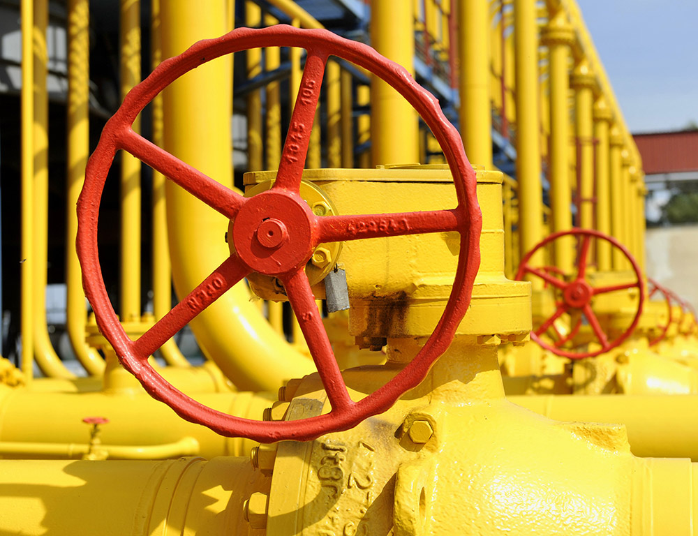 Вентили на газоперегонном узле