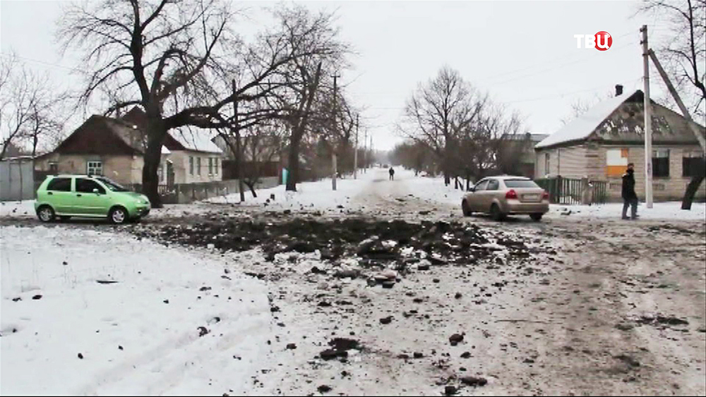 Последствия обстрела жилых кварталов Донецкой области