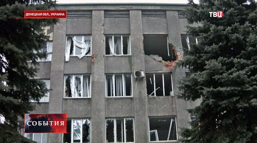 Последствия обстрела жилых кварталов в Донецкой области