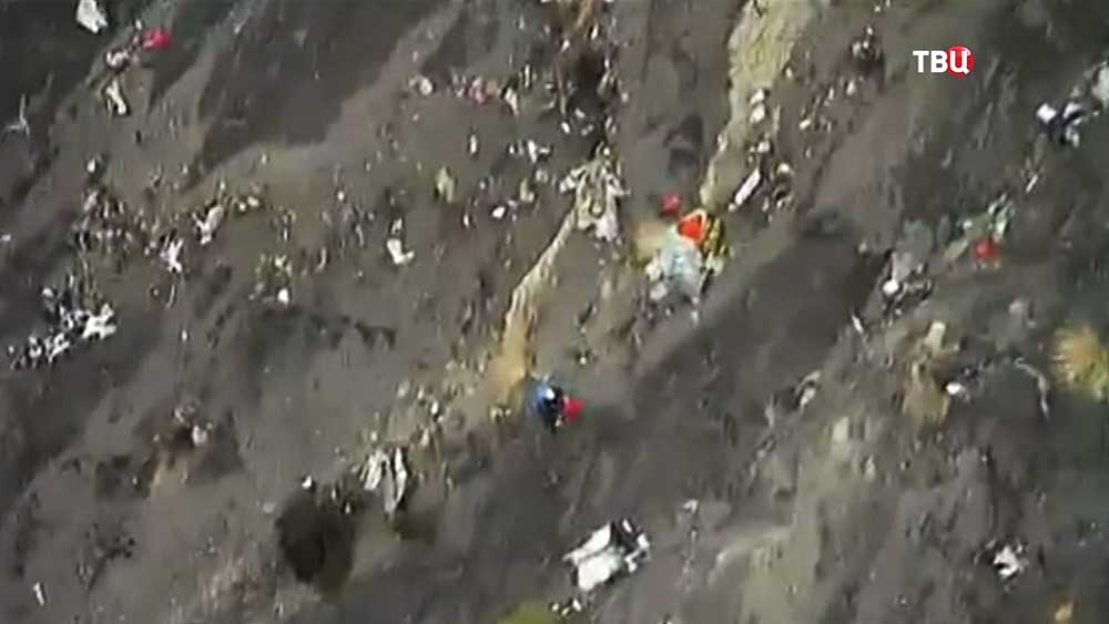 Место крушения Airbus A320 авиакомпании Germanwings во Франции Место крушения Airbus A320 авиакомпании Germanwings во Франции