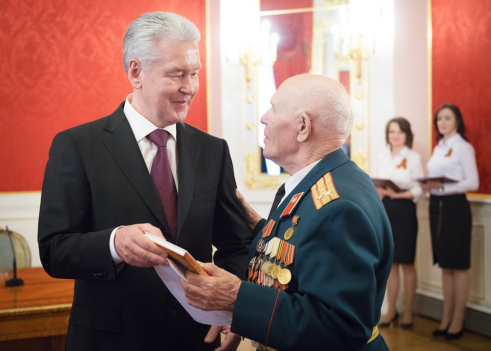 Сергей Собянин поздравляет ветеранов Сергей Собянин поздравляет ветеранов