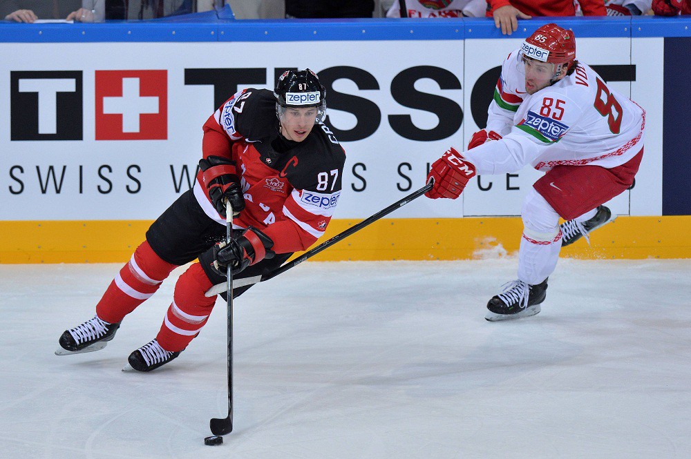 Игроки сборных Канады и Белоруссии на ЧМ-2015