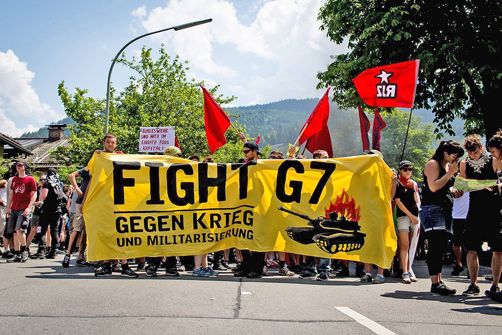 В немецком Гармиш-Партенкирхене протестуют против саммита G7 В немецком Гармиш-Партенкирхене протестуют против саммита G7
