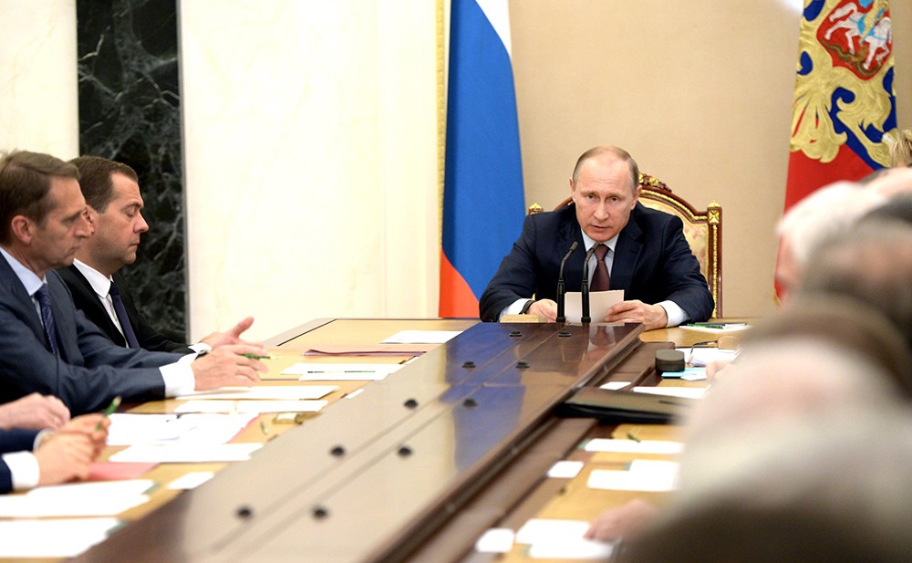 Владимир Путин провёл заседание Совета Безопасности России Владимир Путин провёл заседание Совета Безопасности России