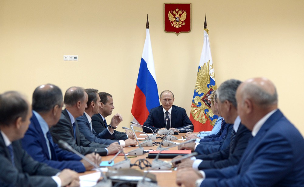 Президент России Владимир Путин провёл совещание с постоянными членами Совета Безопасности Президент России Владимир Путин провёл совещание с постоянными членами Совета Безопасности