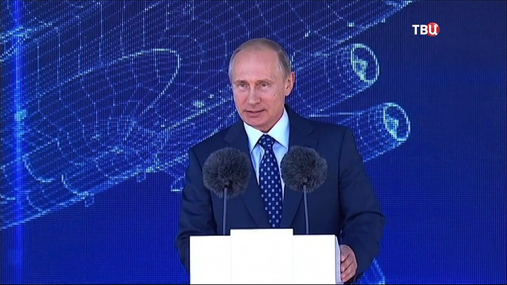 Президент России Владимир Путин на Международном авиационно-космическом салоне МАКС Президент России Владимир Путин на Международном авиационно-космическом салоне МАКС