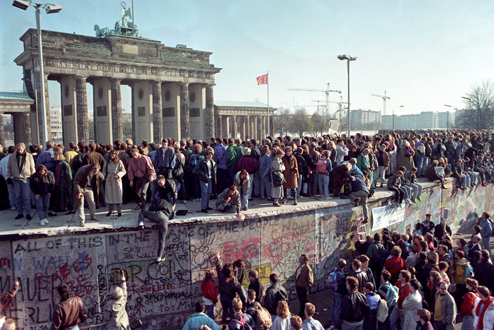 The Fall Of The Berlin Wall [1990]